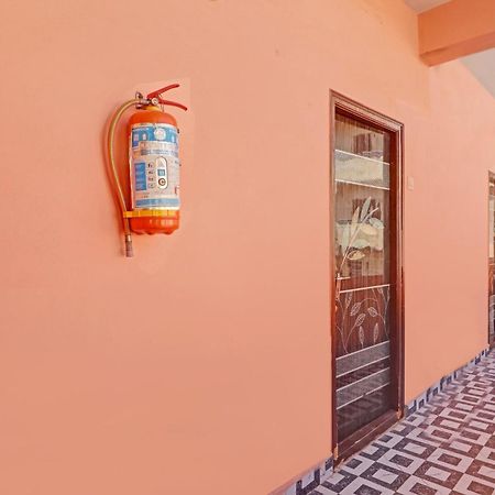 Oyo Flagship 81051 Sri Sai Manikanta Hotel Hyderabad Exterior foto