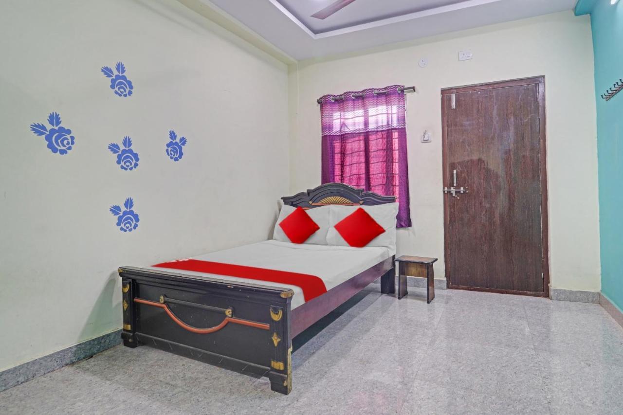 Oyo Flagship 81051 Sri Sai Manikanta Hotel Hyderabad Exterior foto